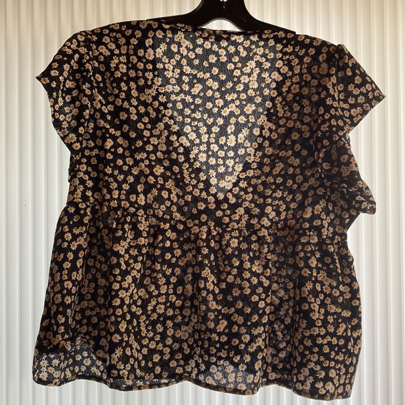 EUC Ladies Shein low cut top - Picture 3 of 5